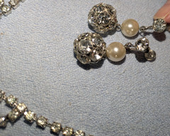 VINTAGE RHINESTONE NECKLACE & DANGLE SCREW ON EARRINGS SET RETRO GLAMOROUS