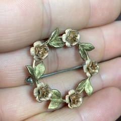 Krementz Copper Tone Gold Plated Round Leaf Rose Pin Brooch Signed Vtg Wreath