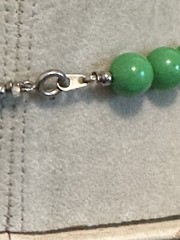 ￼Vtg PLASTIC SINGLE STRAND WHITE AND GREEN NECKLACE – 1960’s- Costume Jewelry