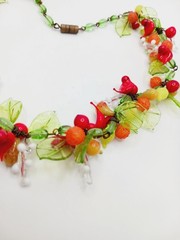 READ Vintage Italian Glass Fruit red bird leaf Salad cardinal green Necklace