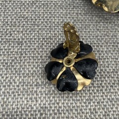 Vintage Brooch Earrings Jewelry Set 4 Tone Metal Flowers Clip Ons READ