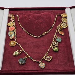 Vintage Joan Rivers Hearts and Flowers 26″ Gold Tone Necklace 19 Charms IOB