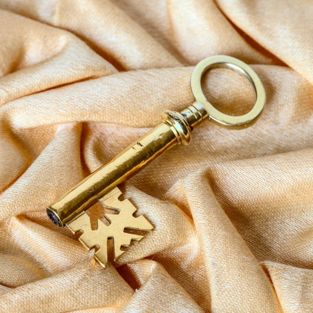SUPERB CHUNKY ANTIQUE VICTORIAN ENGLISH 15K GOLD KEY TO MY HEART PENDANT c1860