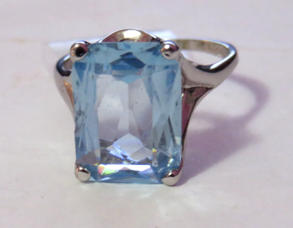 VERY PRETTY VINTAGE 18K WHITE GOLD-PLATED BLUE STONE RING SZ. 7.5