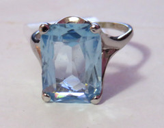 VERY PRETTY VINTAGE 18K WHITE GOLD-PLATED BLUE STONE RING SZ. 7.5