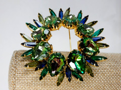 Vintage Green/Blue Aurora Borealis Brooch Goldtone Costume Jewelry EUC