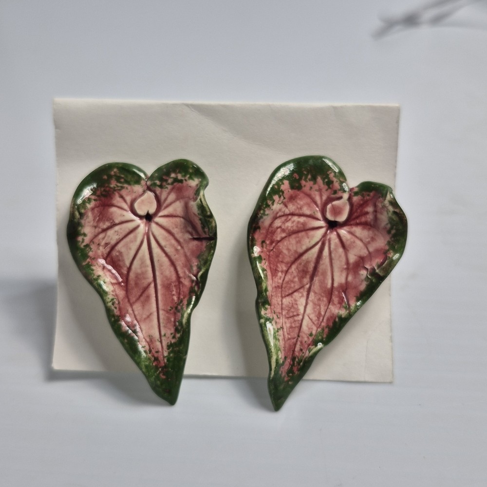 Vtg Mid Century Majolica Porcelain Pink Green Caladium Leaf Clip-On Earrings