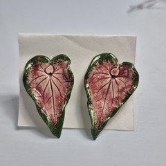 Vtg Mid Century Majolica Porcelain Pink Green Caladium Leaf Clip-On Earrings