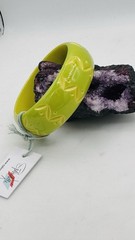 Splendette Wide Lime Green Carved Duchess Bangle Retro Fakelite Vintage Style