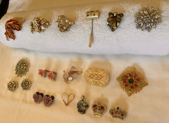 Vintage Lot Brooches/Pins, Earrings Florenza-Trifari-Coro-SaraCov