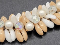 VTG MCM Beautiful Bracelet Beige & White Pearl AB 7″