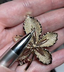 Vtg 1968 Sarah Coventry Ivy Leaf Gold Tone Brooch Clip Earrings Set Demi Parure