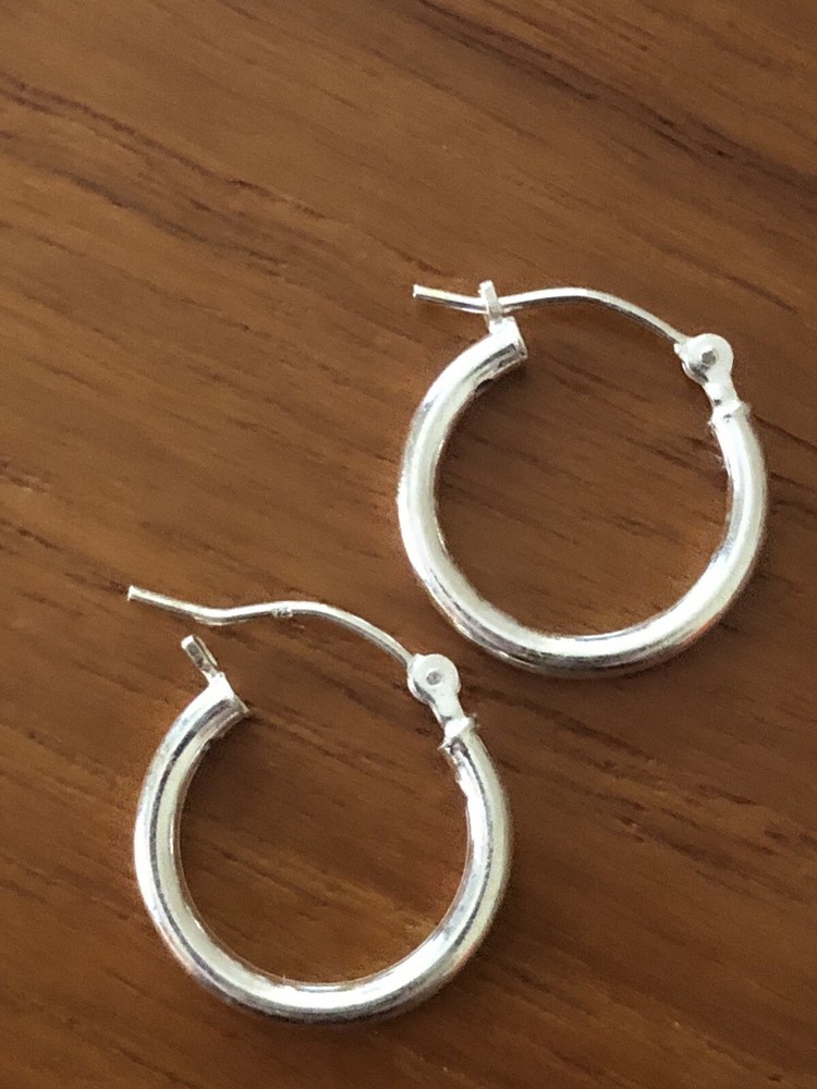 Beautiful Simple Hoop earrings With Clicks 0.5”Diameter,sterling silver New 2mm
