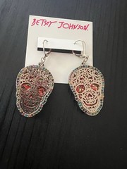 Betsey Johnson Skull Earrings Rare – G2