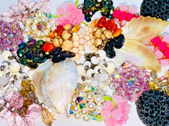 LOT-10 PAIR VINTAGE CLUSTER BEAD EARRINGS-CRYSTAL-RS-GLASS-LUCITE-CLIP & PIERCED