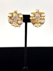 VTG Signed HOBÉ Gold Tn Fancy Clear AB Faux Pearls BEADED CLUSTER Clip Earrings