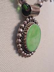 Vintage Mexico 925 Sterling Necklace Green Stone Pendant Glass Beads 16″ Toggle