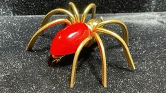 VTG 1930s-40s SPIDER BROOCH CHERRY RED BAKELITE & GOLD PLATED BRASS BODY MINTY!