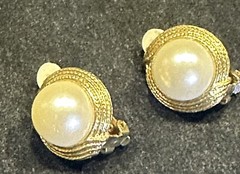 Vintage Faux Pearl Cabochon/Goldtone Metal Clip On Earrings – Costume Jewelry 1”