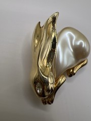Marvella Signed Vintage Gold Tone Bunny Rabbit Brooch Pin Faux Pearl Belly