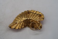 Vtg Ruffled Leaf Pink Enamel Over Gold Tone Metal Brooch by Individuality Jewels