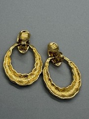 Vintage Monet Door Knocker High Polish Gold Tone Blue Enamel Clip On 1.50″