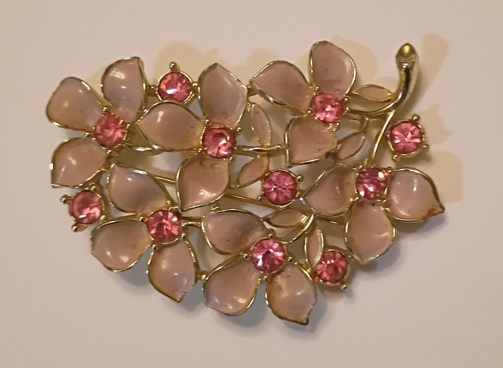 1962 Sarah Coventry Brooch Raspberry Ice •Lilac Enamel Petals Pink Stones 2-1/4″