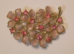 1962 Sarah Coventry Brooch Raspberry Ice •Lilac Enamel Petals Pink Stones 2-1/4″