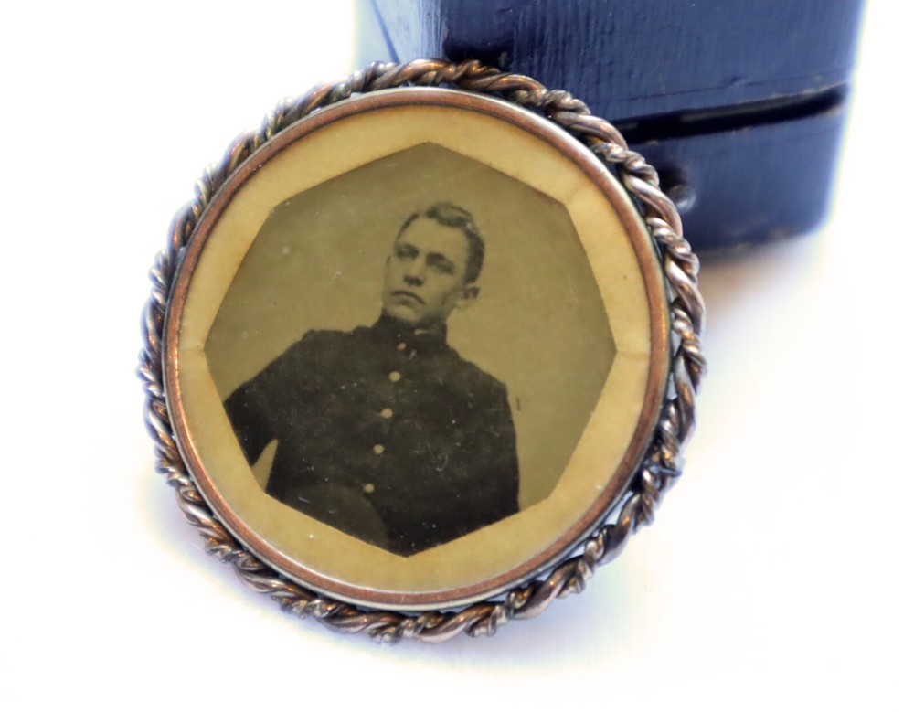 Antique 1860s Civil War Soldier Photo Mouring Brooch C Clasp GF? Celluloid Cover
