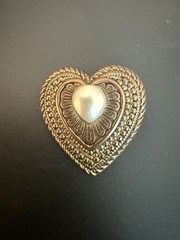 Vintage Faux Pearl Textured Gold Tone Heart Pin Brooch 1 1/8″x1 1/8″ TAIWAN