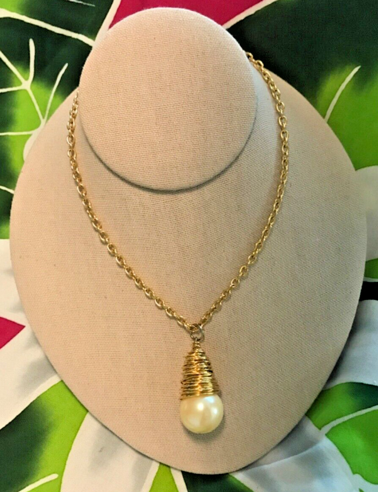 Casual Corner gold wire wrapped faux Pearl pendant necklace long 36”