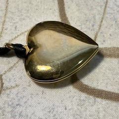 Vintage Military Sweetheart Heart Locket – Goldtone – Fast Shipping