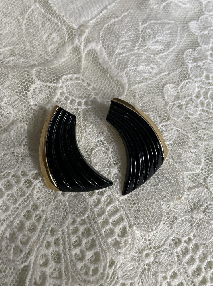 Vintage Black Gold Tone Clip On Earrings Jewelry JMS-22