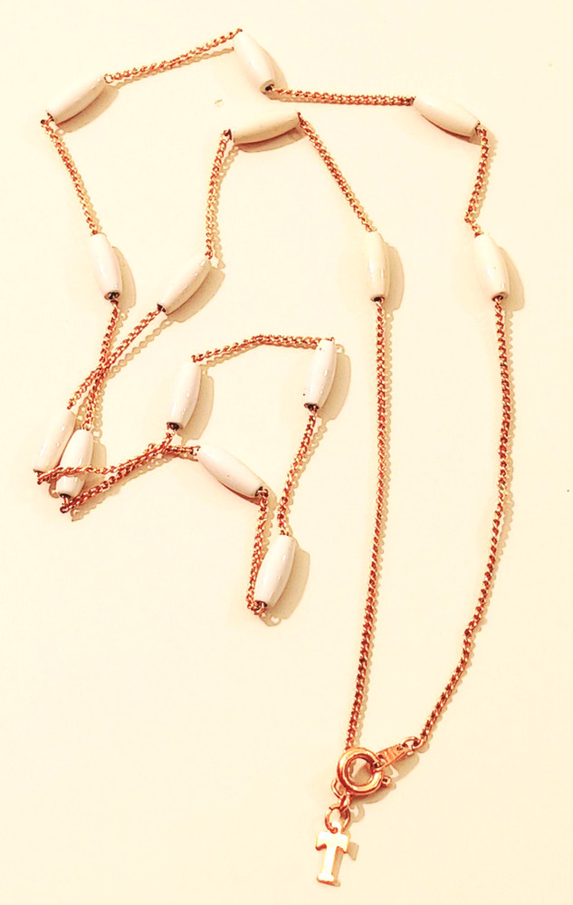 Authentic Vintage Trifari Gold White Milk Glass Bead 22″ Matinee Necklace T Tag
