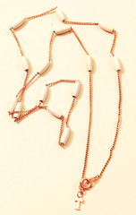 Authentic Vintage Trifari Gold White Milk Glass Bead 22″ Matinee Necklace T Tag