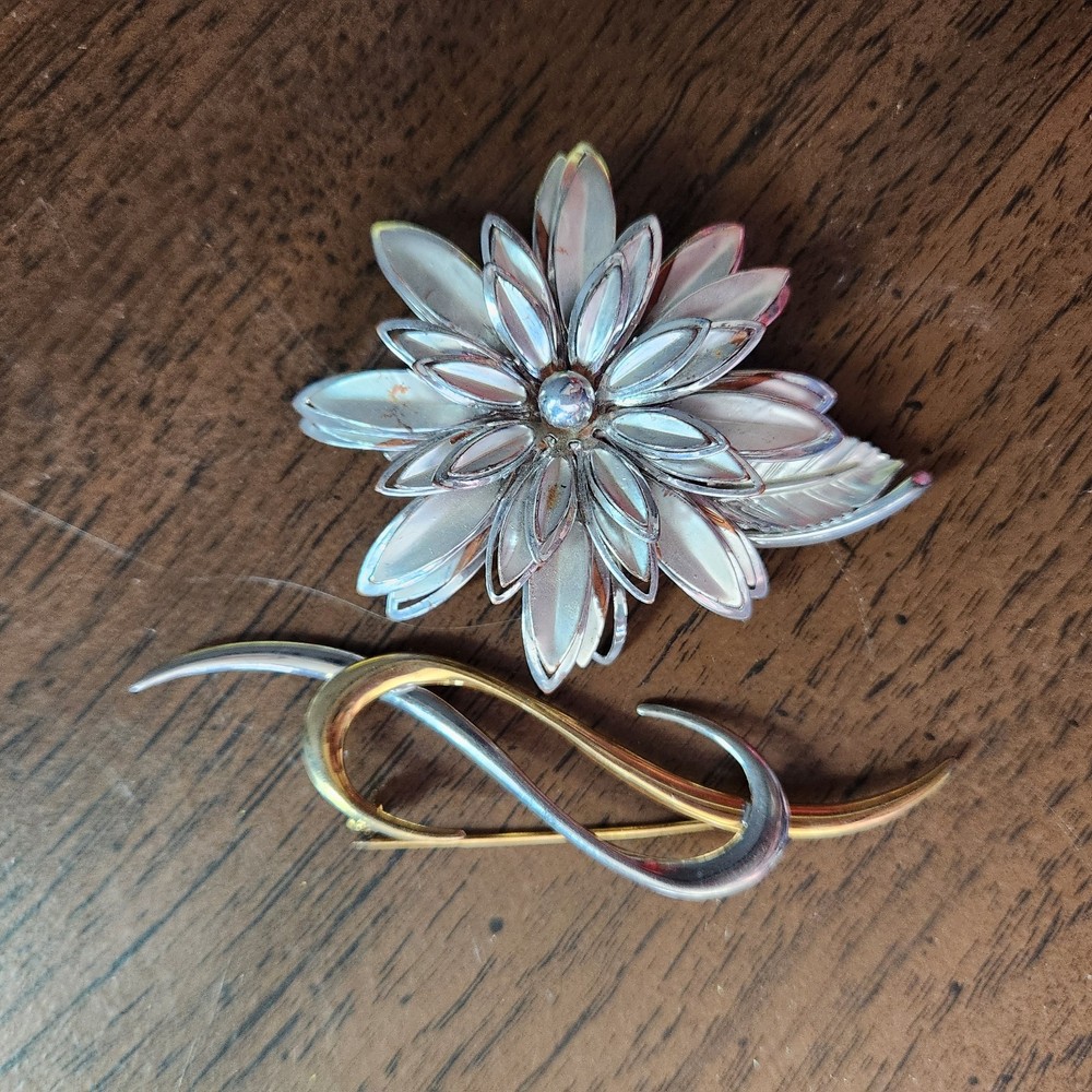 Vintage Mid Century Brooch Lot Silver Gold Tone Flower Dahlia Ribbon Wave Pins