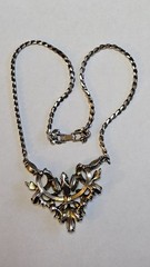 Vintage HOLLYCRAFT 1952 Green Rhinestone Bib Necklace Collectible Costume – J3