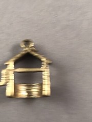 (1065) No Brand Jewelry Dainty And Detailed Brass Wishing Well Pendant Charm