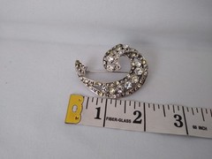 Vintage Pin Brooch Clear Rhinestone Classic Silver Toned Jewelry