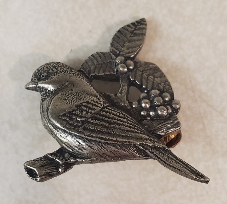 BIRDS AND BLOOMS Limited Edition 2002 Vintage Silvertone Pin Pinback