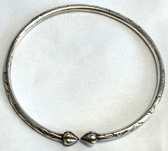 VINTAGE STERLING SILVER BANGLE WEST INDIES ISLAND POD CUFF BRACELET 16g