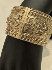 Graziano CN Bracelet Bangle Etruscan Revival Gold 2” Wide Hinged Clamper