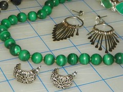 NICE VINTAGE JEWELRY LOT-MALACHITE BEADED NECKLACE-3 PR EARRINGS+RING+1