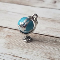 Vintage Pendant – 3D World/Globe – No Chain Included