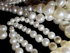 Frank Hess Inspired Matte-Shine Wired Tiered Glass Pearl Cascade Necklace Japan