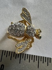 Small Vintage Joan Rivers Pave Clear Crystal Rhinestone Queen Bee Pin Brooch W2
