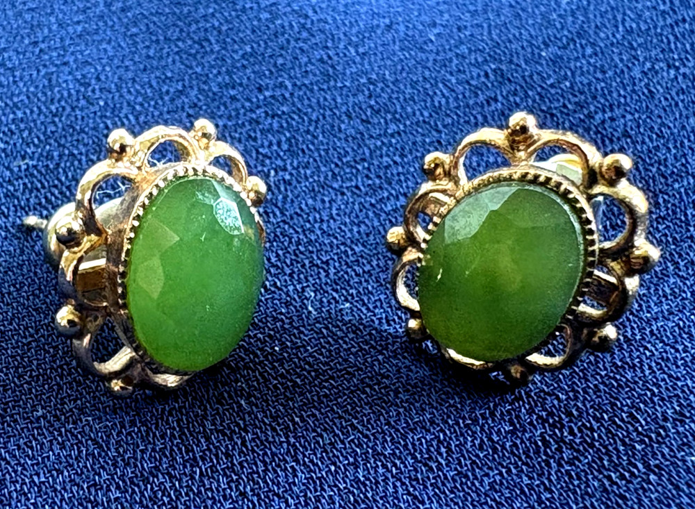 Vtg Set Green Onyx? Jade? Stud Earrings Gold Color Metal Filagree, “Dotty”