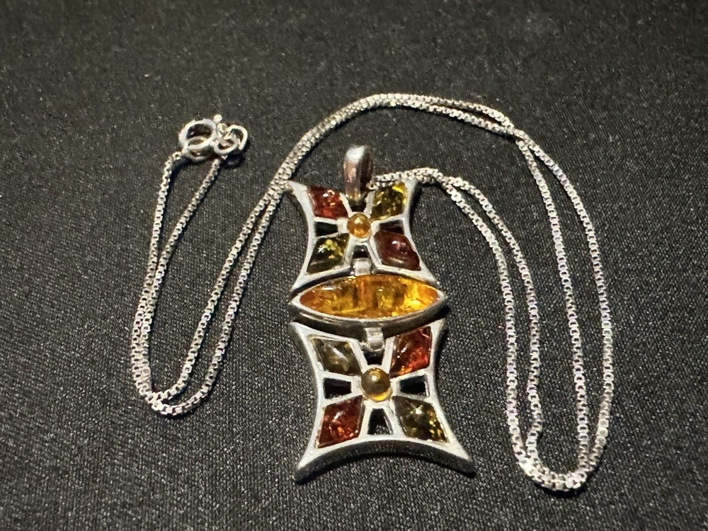 Vintage Baltic Amber Articulated Shield Pendant Necklace, 925 Silver,18″, 7.1g