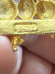 Vtg Signed AJC Gold Tone Sitting Cats At Window Pin Brooch Bow Ties 1.5”x1.25”