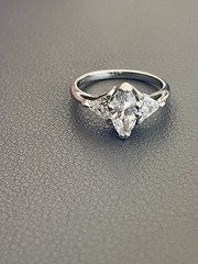 14KT White Gold 1.60CTW (1.00CT Center) Diamond Engagement Ring. Size 6(R211)